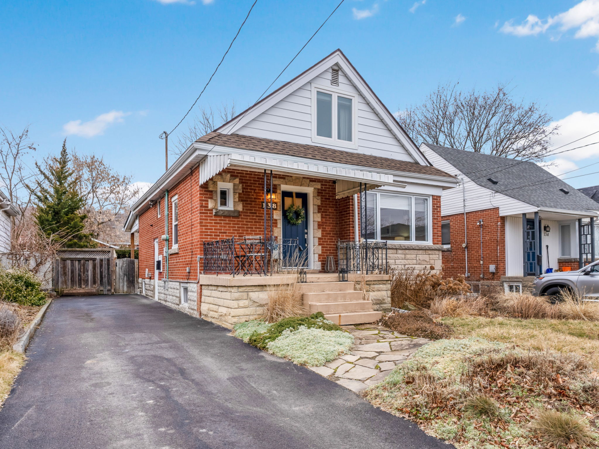 138 Erindale Ave. Hamilton 138 Erindale Ave. Hamilton - aerial image of front of house