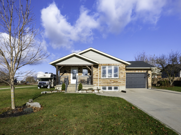 771 Princess St - bungalow for sale in Mt. Forest